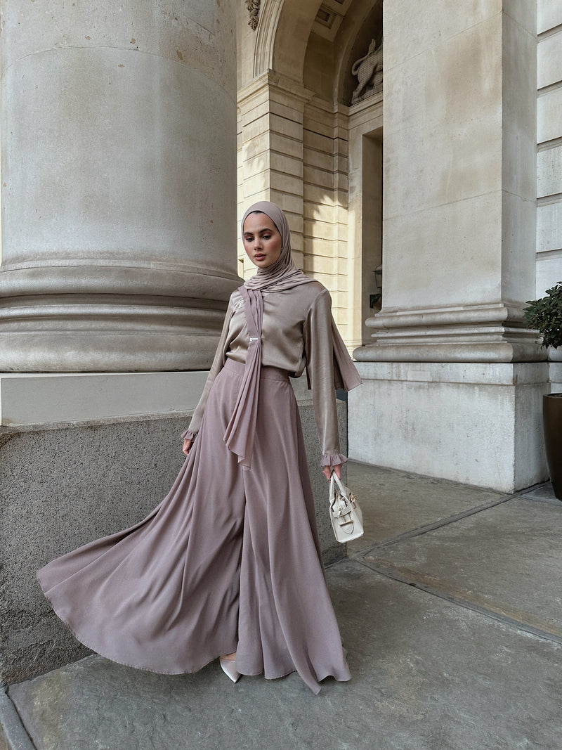 Yasmina Palazzo set