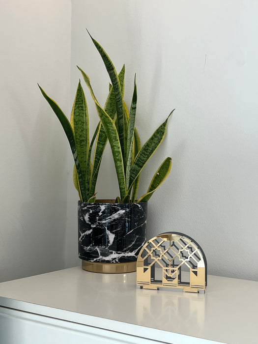 Golden acrylic tissue holder – elegant Ramadan decor, perfect for home or gifting.
